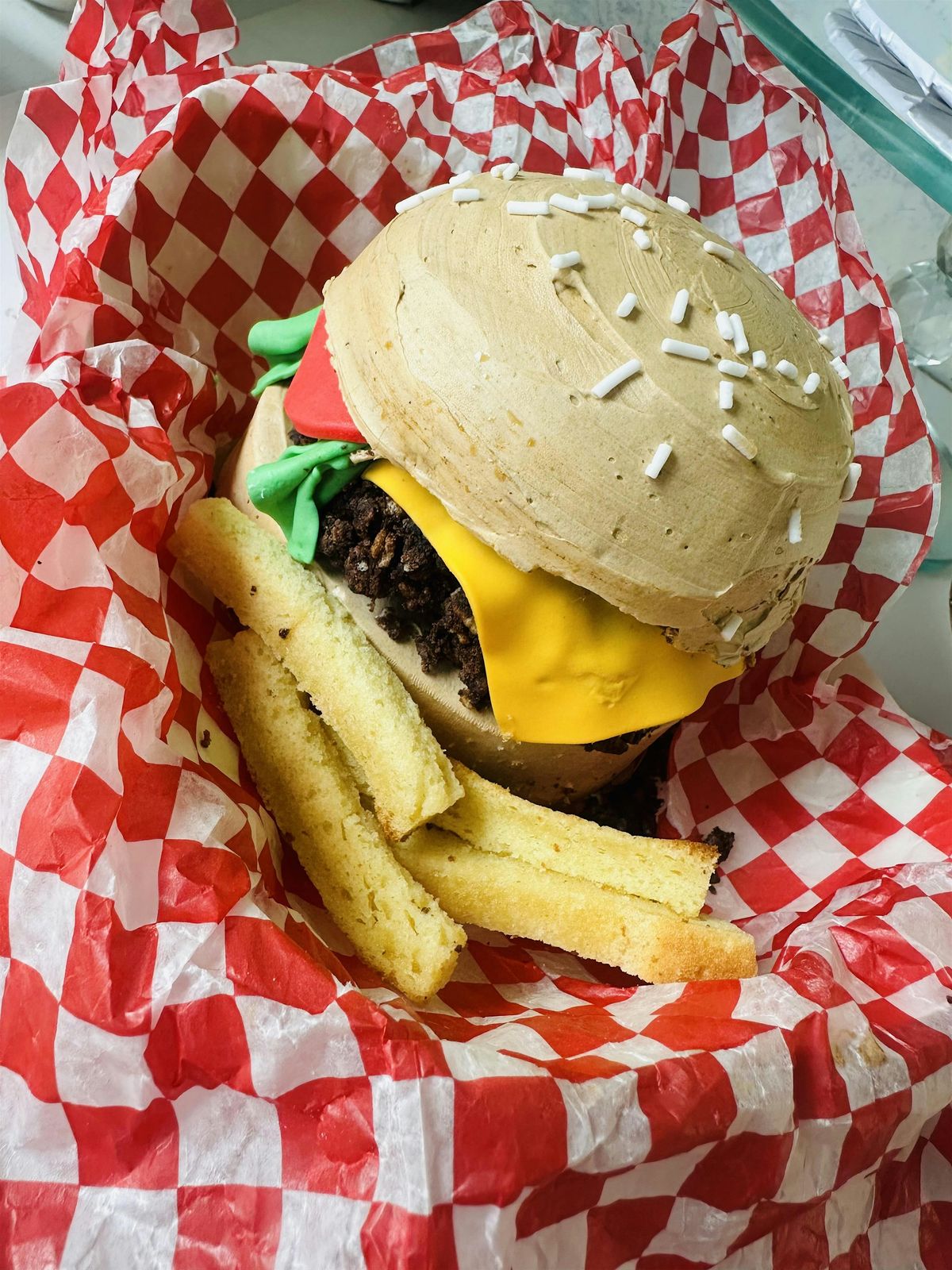 Cheeseburger & French Fries Themed Cake Decorating Class, 17 August | Event in Fairfax | AllEvents