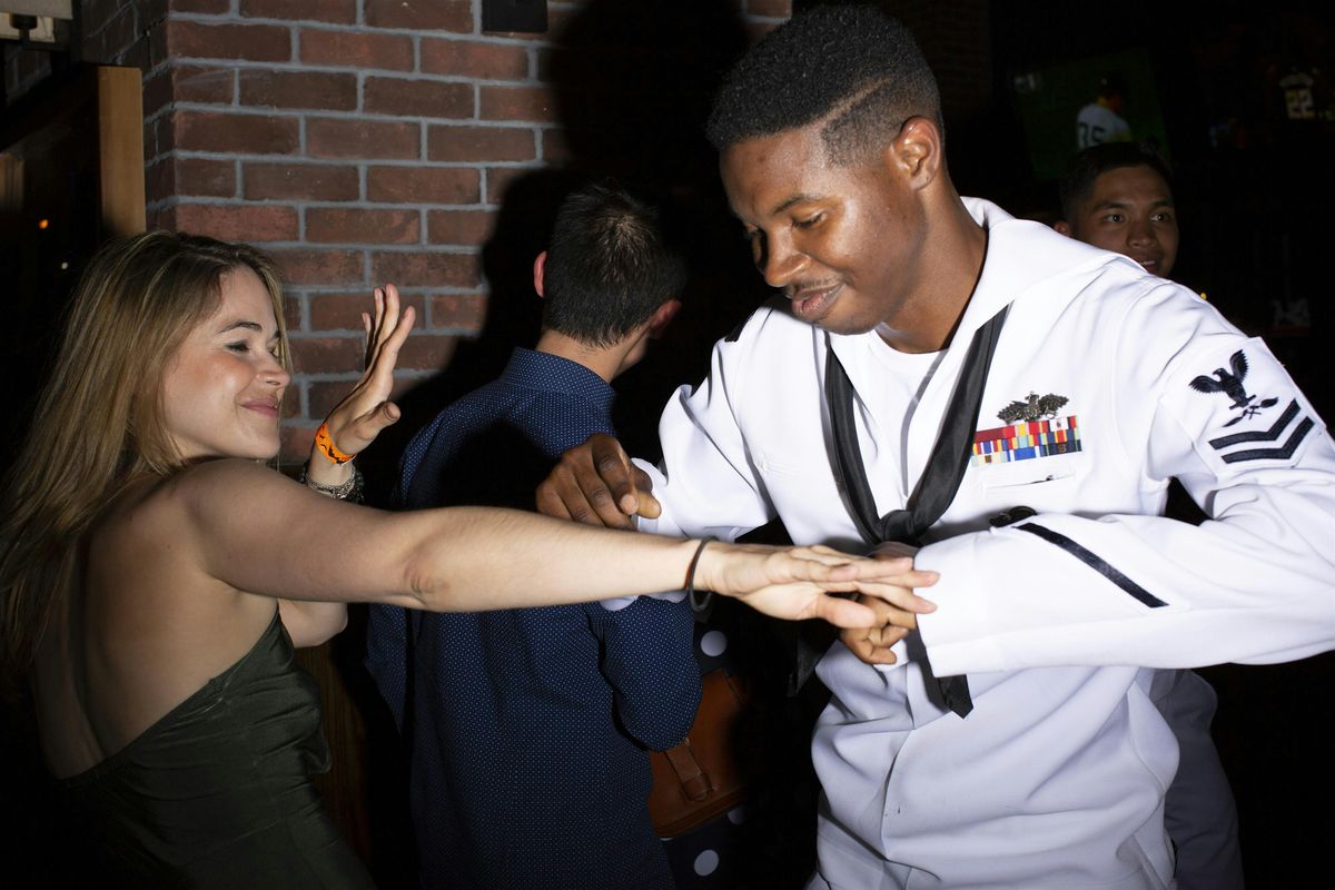 NYC Fleet Week Bash  I Service Men & Women In Uniform Drink Free 7-8pm I DJ, 24 May | Event in New York