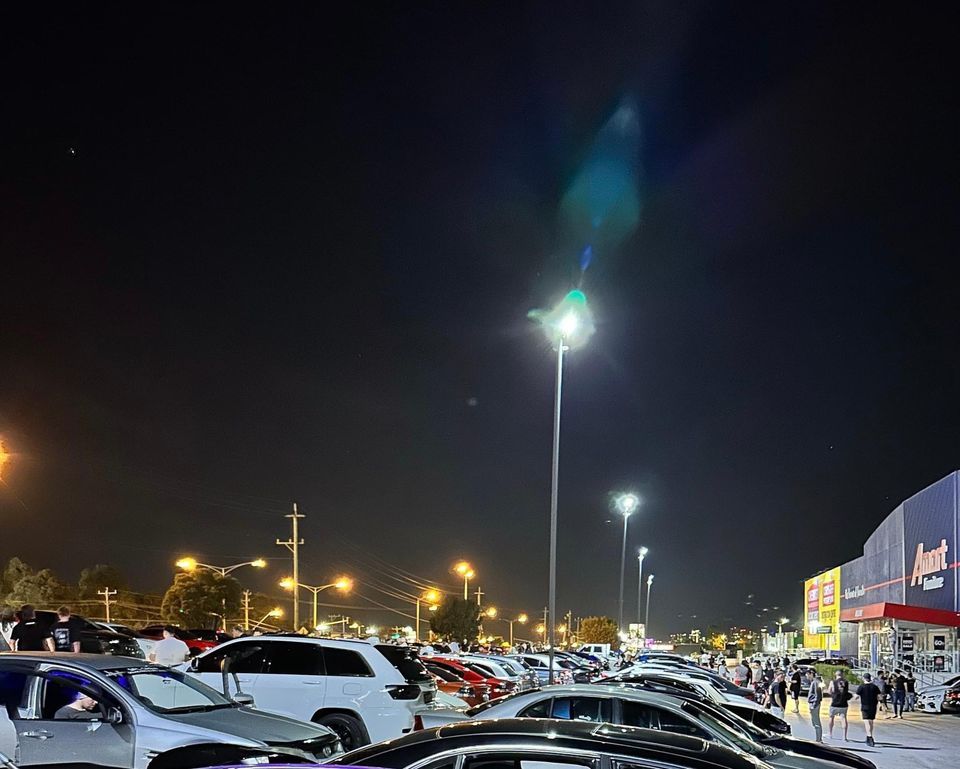 COMMODORE CLUB & COMMODORES & FORDS EASTER MEGA MEET ALL CARS