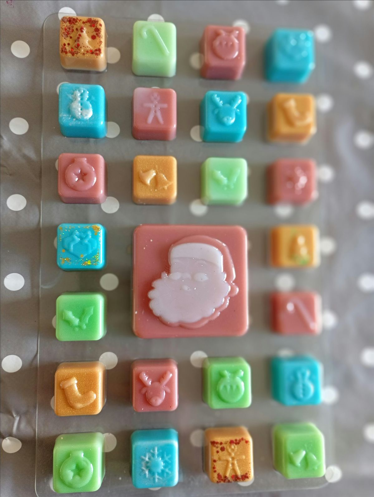Make your own wax melt advent calendar with a glass of festive fizz, 15 November | Event in Bearpark | AllEvents