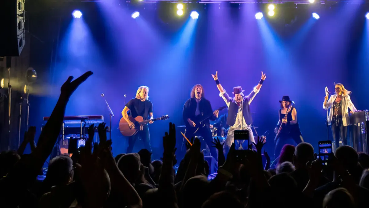 Pate Mustajärvi, ABREU, Robin Packalen, VIIVI, Haloo Helsinki!, Bess, Elastinen, Bee, Antti Ketonen in Salo, 15 August