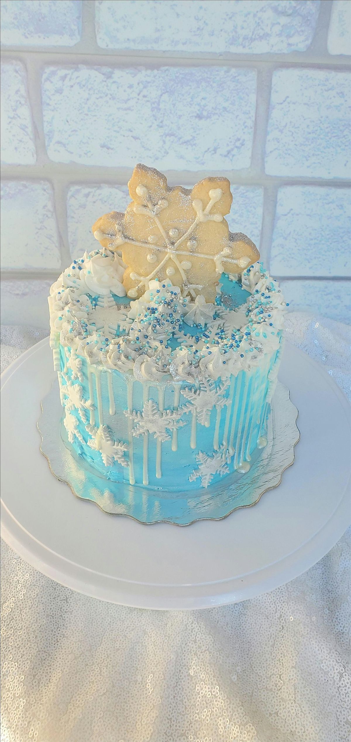 Beginner Cake Decorating - Snow Themed Drip Cake, 7 December | Event in Fairfax | AllEvents