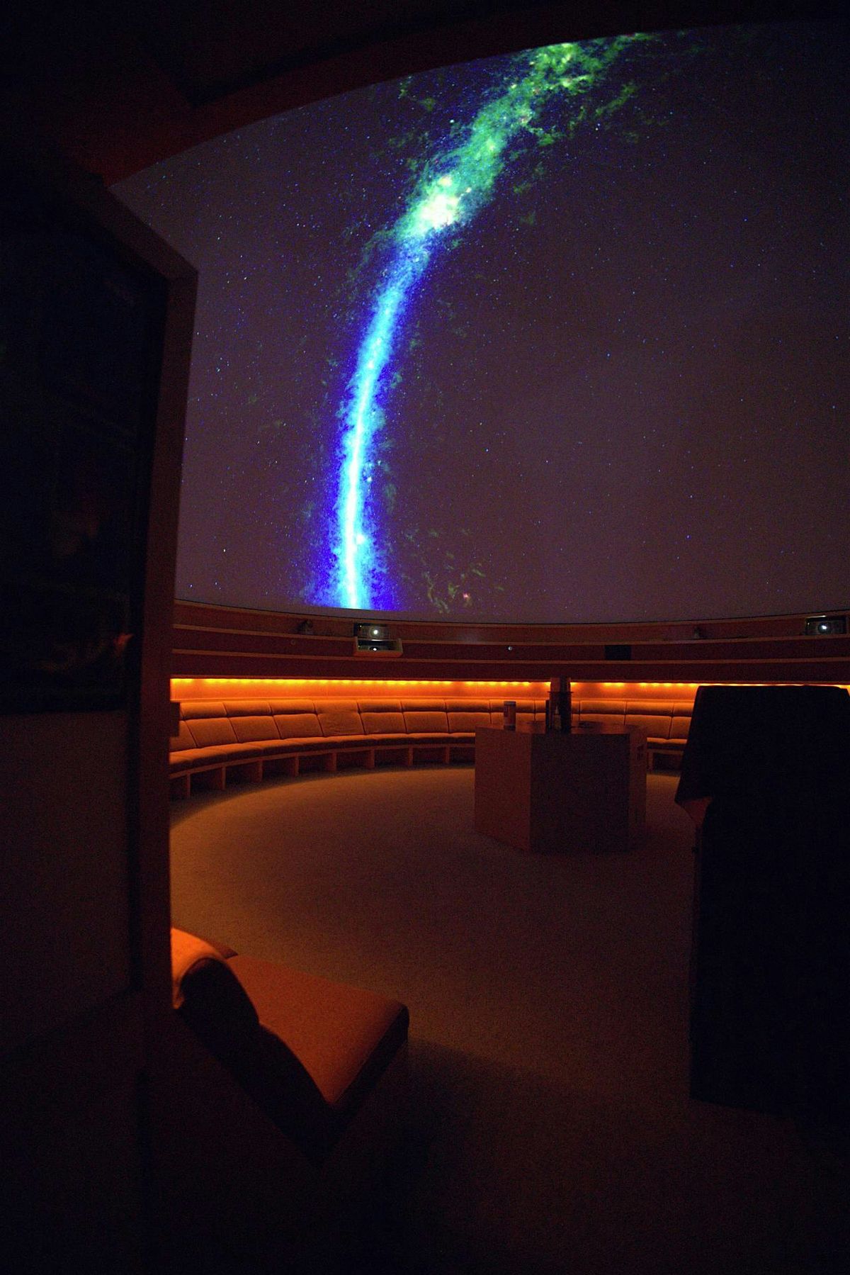 UW Planetarium First Friday Show – May 2 at 7PM, 2 May | Event in Seattle | AllEvents