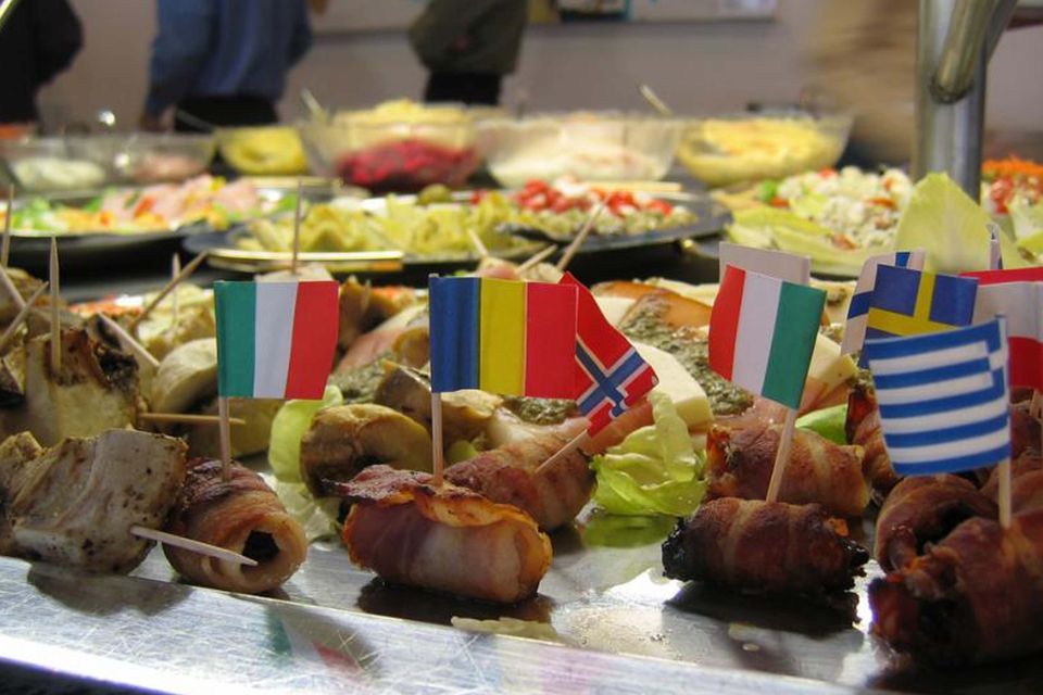 tasting-bee-international-food-event-presented-by-king-harbor-girl