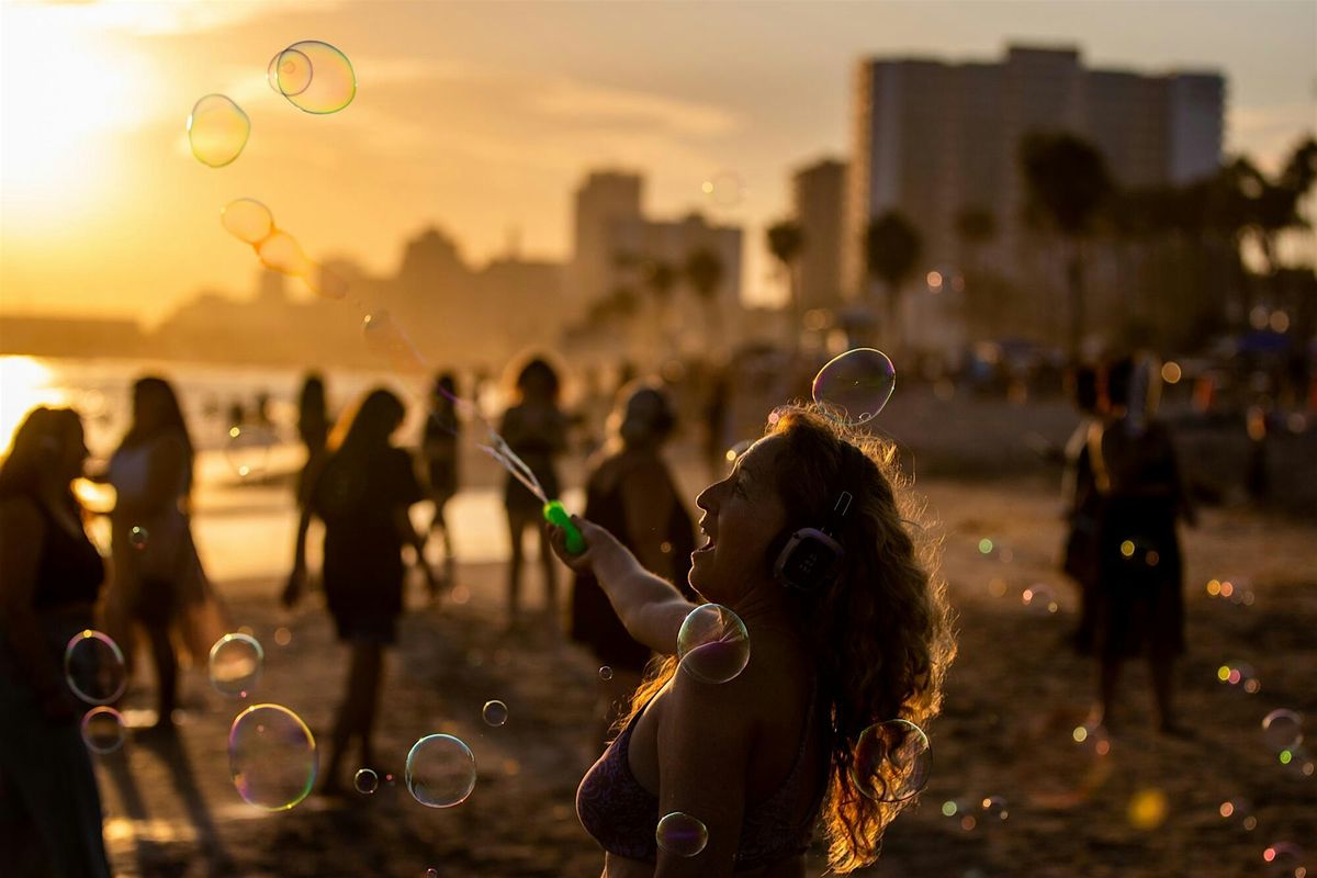 Sunset Silent Disco + Giant Bubbles at Gas Works Park, 27 August | Event in Seattle | AllEvents