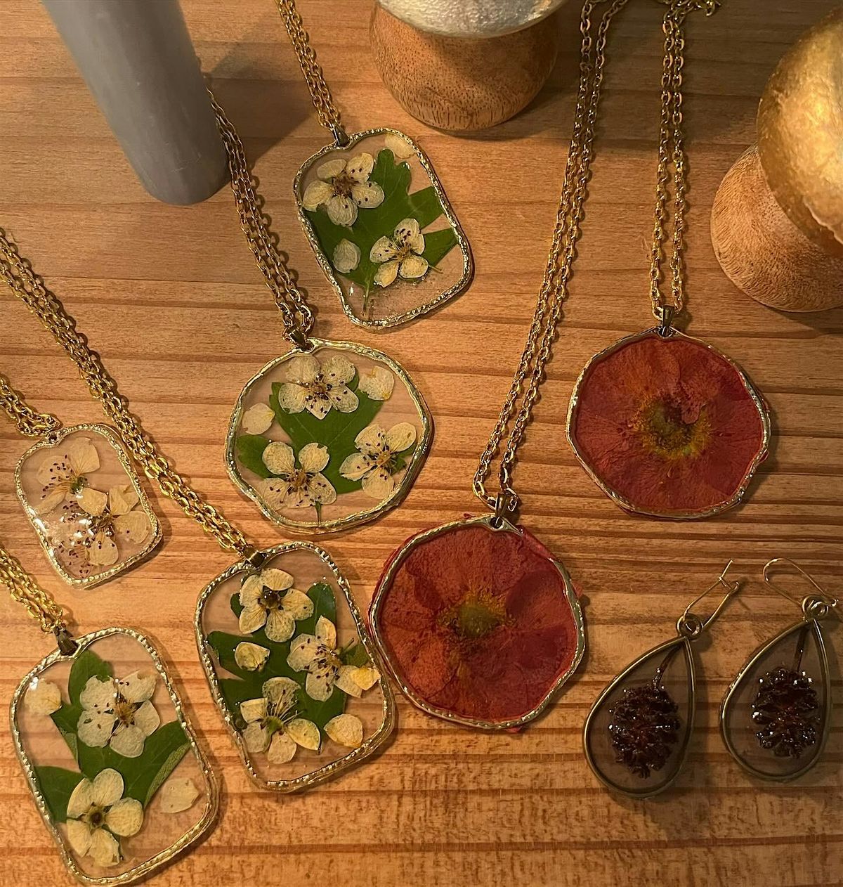 Pressed flowers in resin - jewellery making workshop, 26 October | Event in Skipton | AllEvents