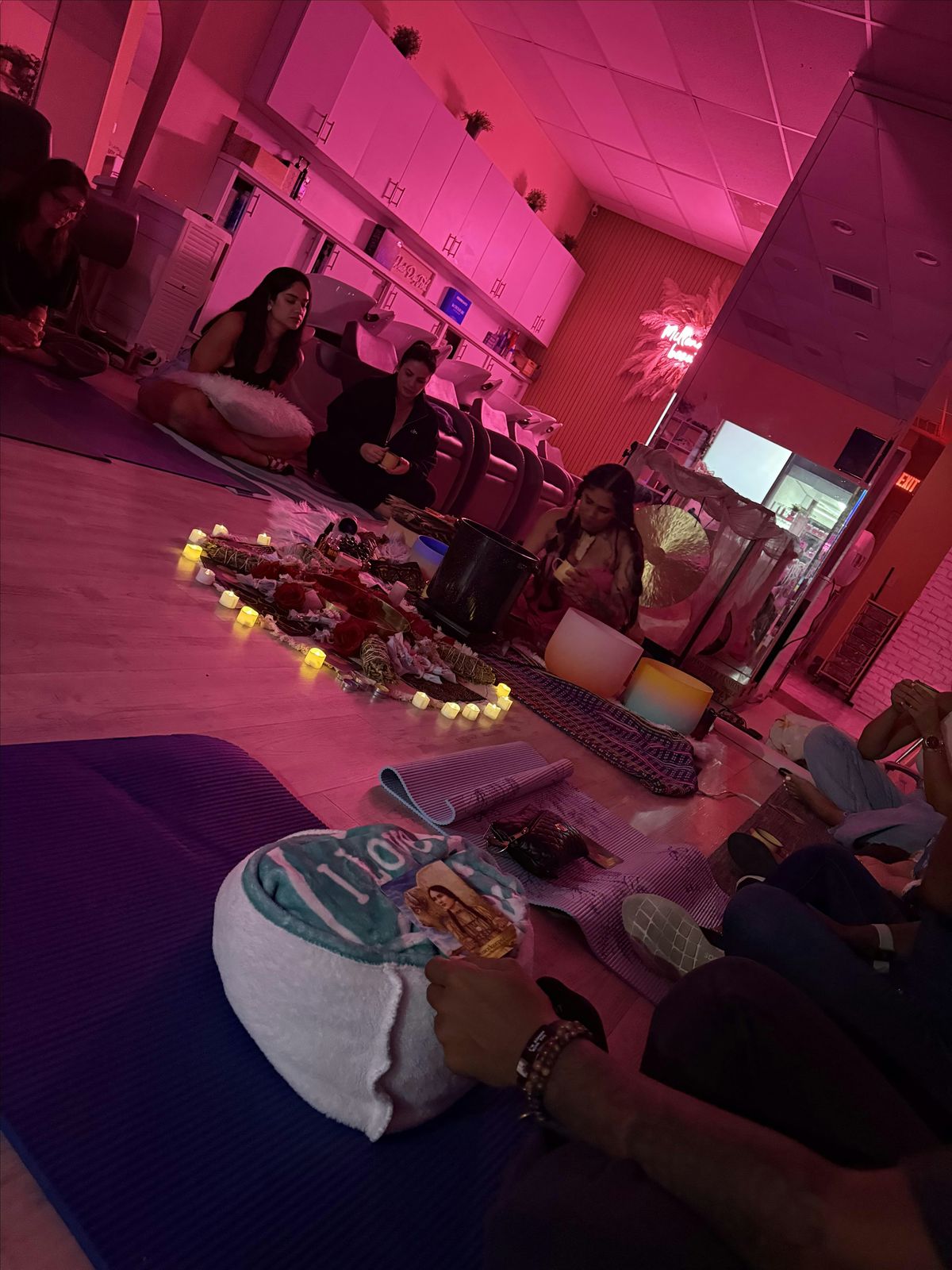 Sacred Sister Circle: The In-Between — Full Moon Edition, 14 September | Event in Miami | AllEvents