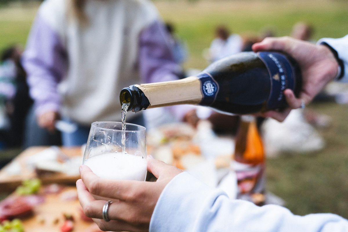 Run to Wine Christmas Social - Reigate, 9 December | Event in Reigate | AllEvents