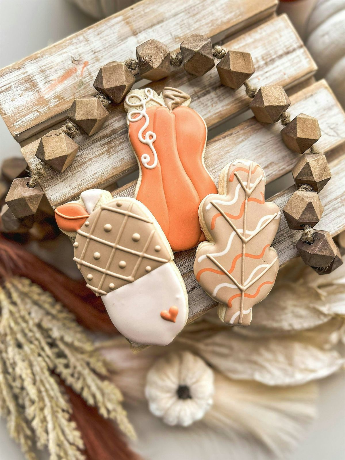 Sip, Decorate & Stitch: Aledo’s Fall Cookie + Embroidery Mini Workshop, 17 November | Event in Aledo