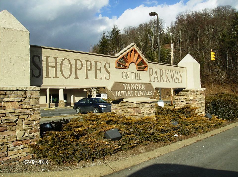 Tanger Outlets Blowing Rock, NC , Tanger Outlets (BlowingRock), Blowing