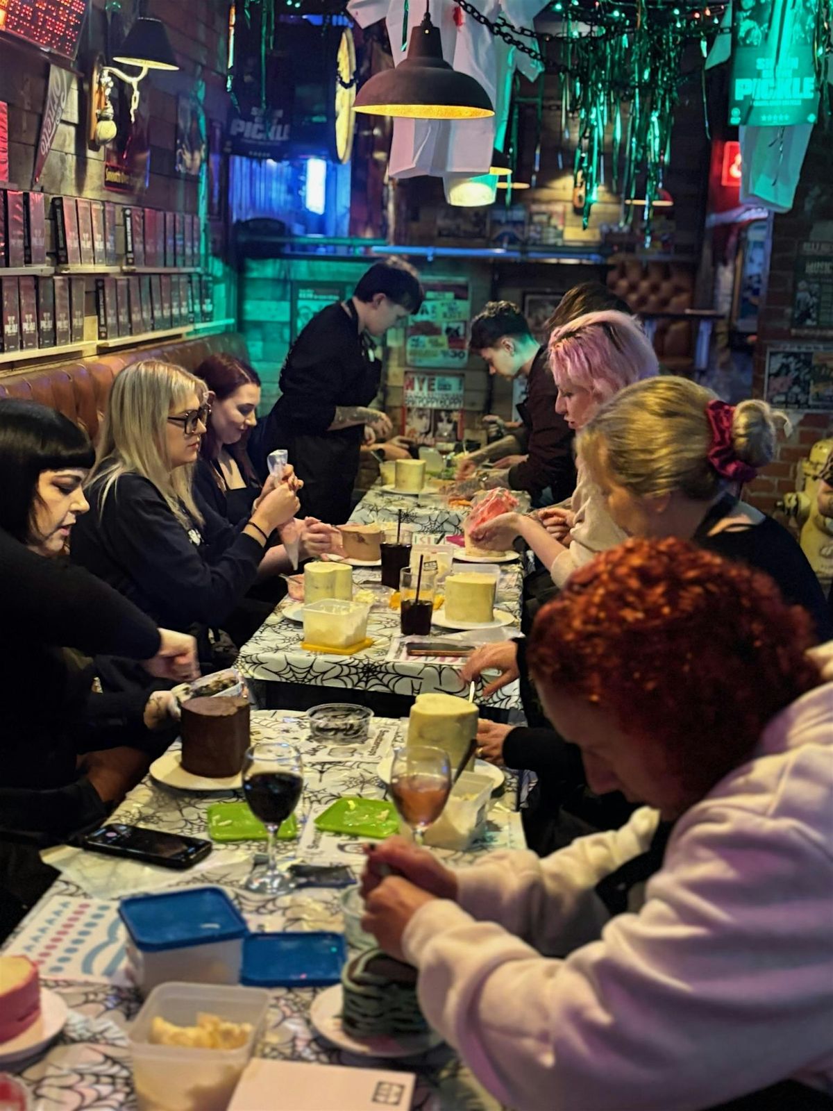 Smuttercups Christmas Cake Decorating Workshop, 14 December | Event in Nottingham | AllEvents