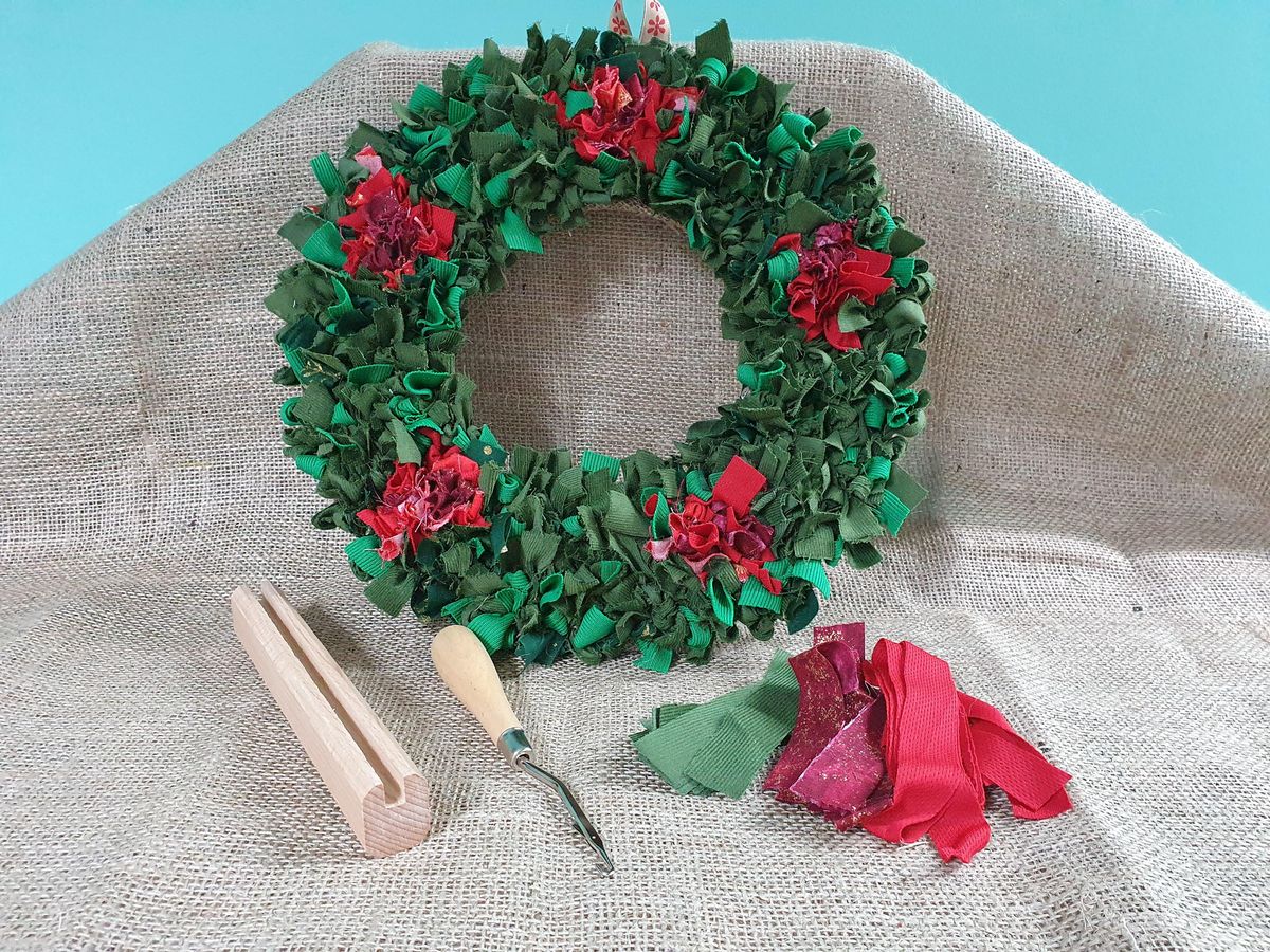 Festive Rag Rugged Wreath School of Sew, School of Sew