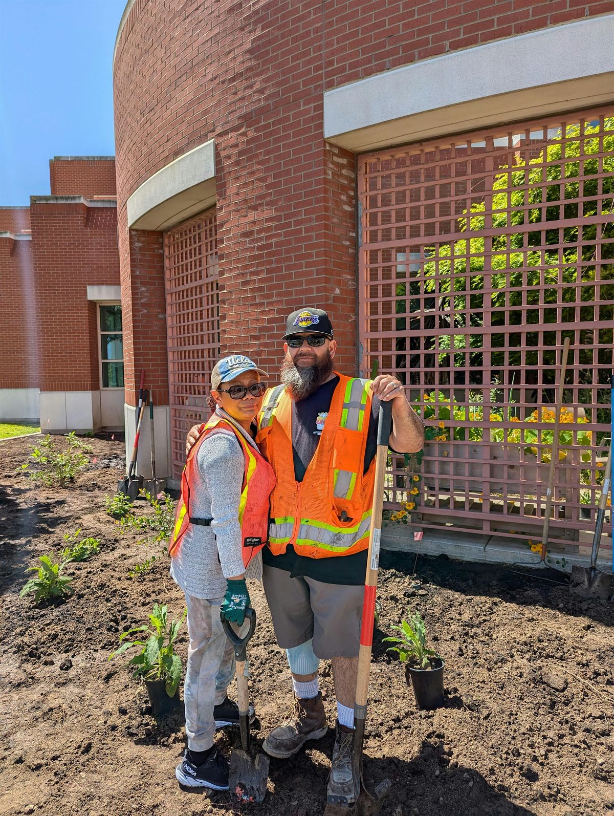 Volunteer in the Garden at the Library/Voluntar en el Jardin en Biblioteca, 21 August | Event in Oxnard | AllEvents