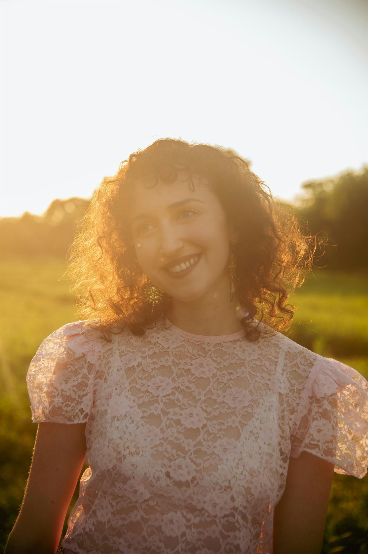 Indie Folk/Pop Artist Olivia Frances LIVE at LIC Bar!, 25 August | Event in Queens | AllEvents