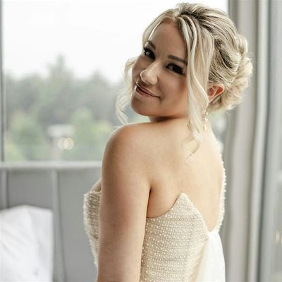 Breanna Laquidara logo