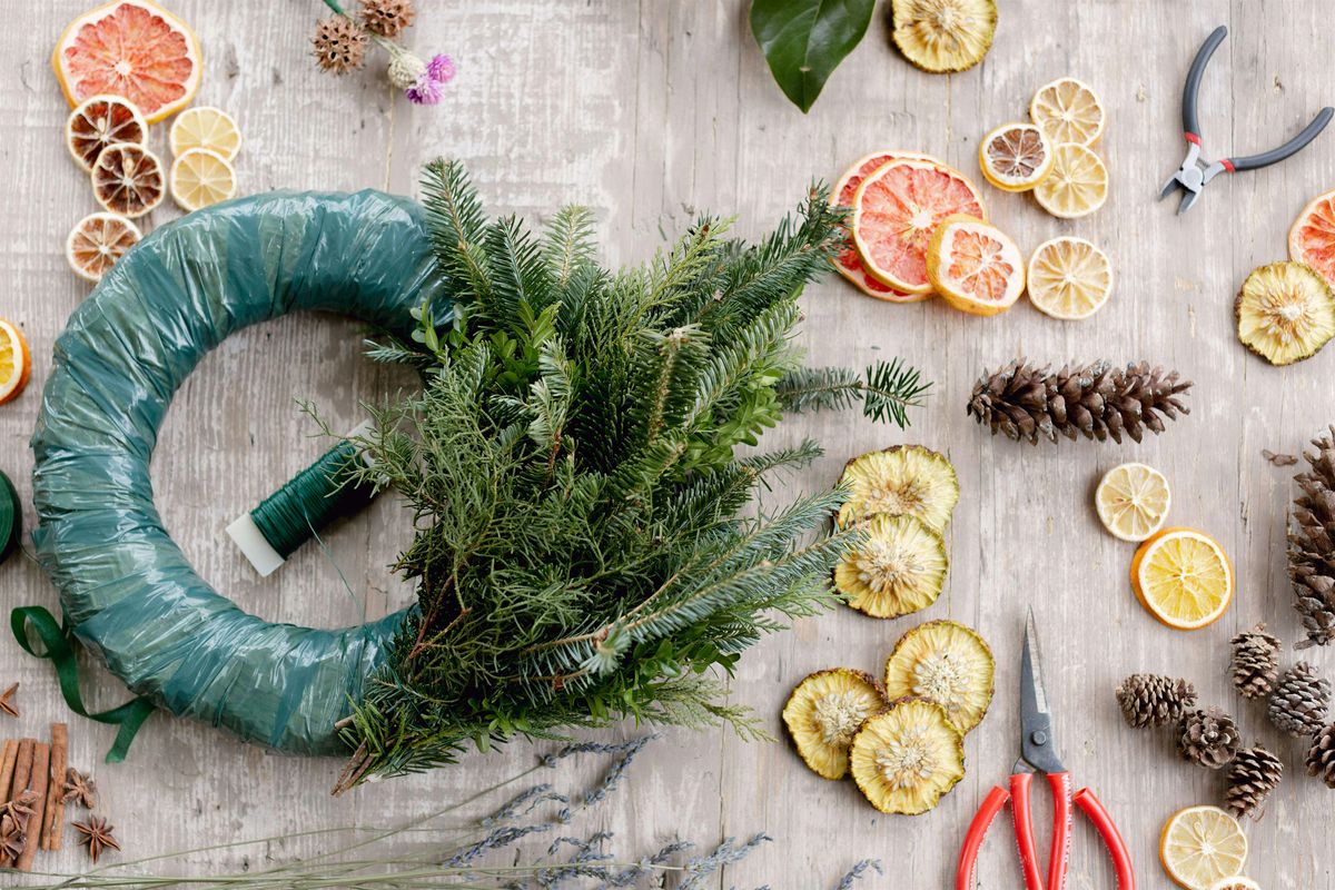 Holiday Wreath Making Workshop, 4 December | Event in North Garden | AllEvents