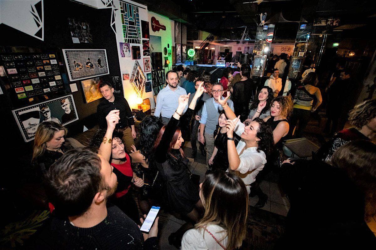 ART MALL-SABATO-Aperitivo cantato &amp; party in galleria d'arte /CC