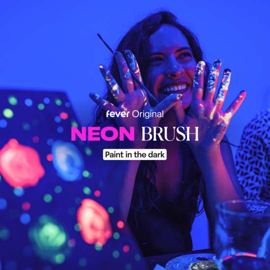 Neon Brush: Una Experiencia de Pintura que Brilla en la Oscuridad, 24 May | Event in Providencia | AllEvents