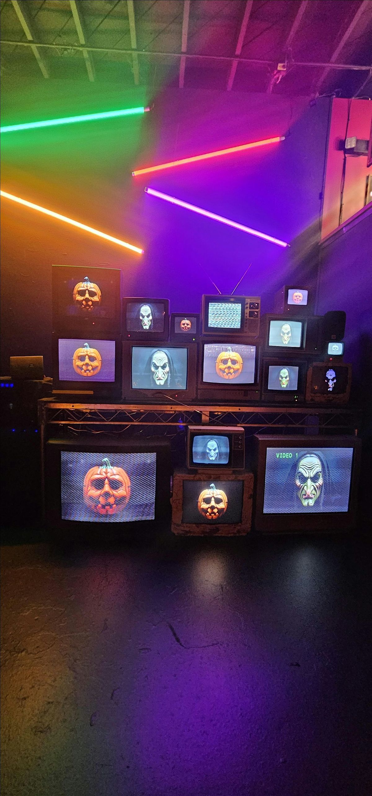 Multi-Set Horror-Themed Studio - OCTOBER, 1 October | Event in Burbank | AllEvents