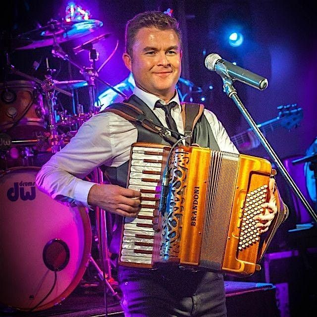 MICHAEL ENGLISH LIVE IN TIMES SQUARE, 22 May | Event in New York | AllEvents