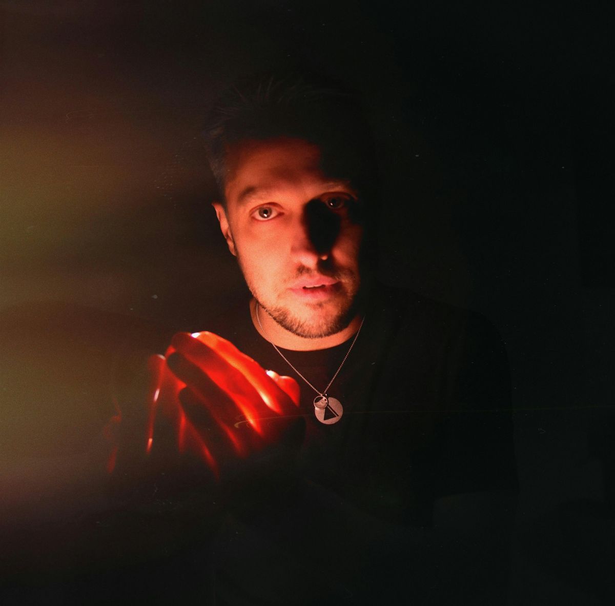 RYAN MONTBLEAU (Solo) at Vine & Vibes, 24 August | Event in North Haven | AllEvents