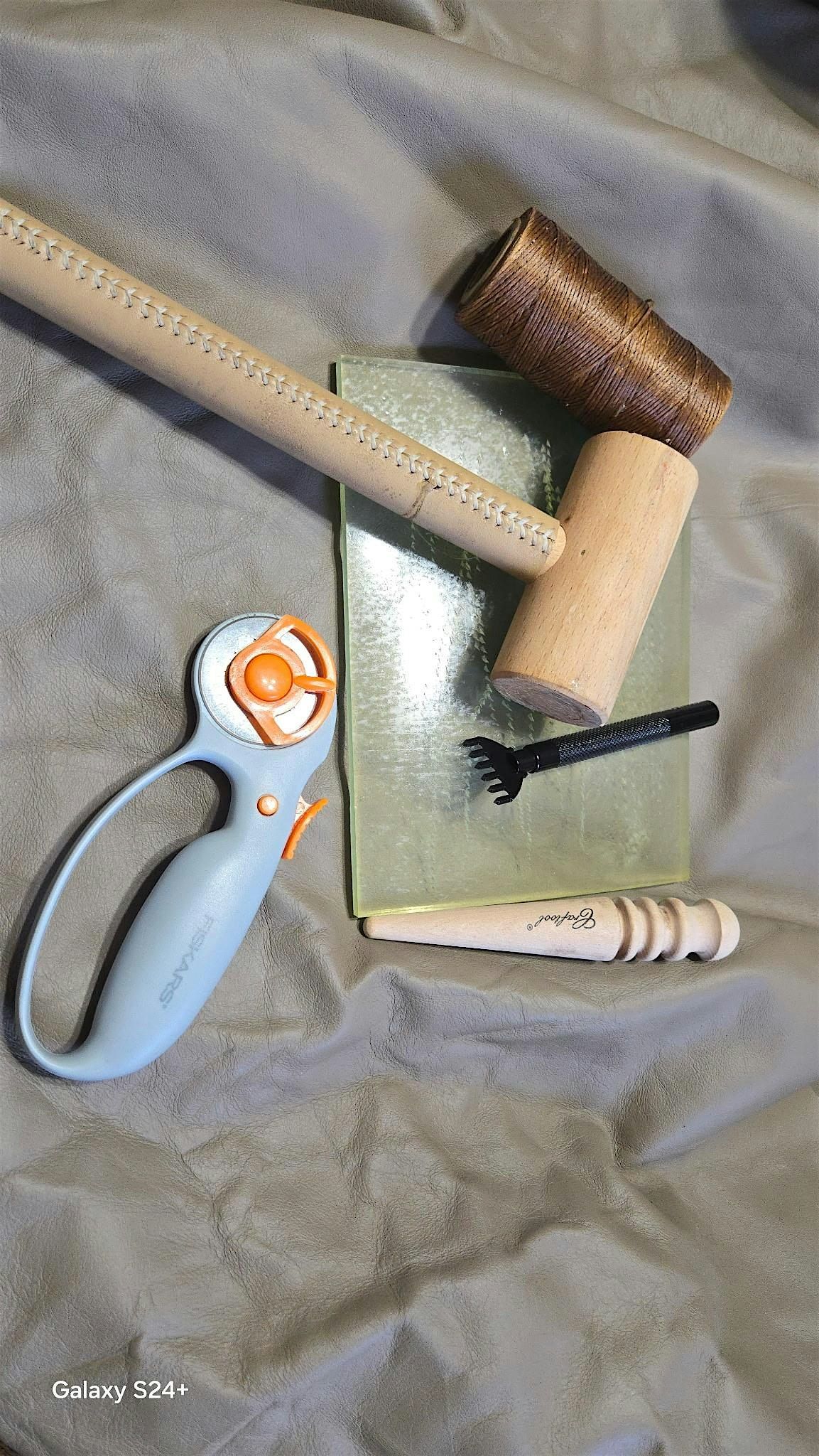 Leather Card Wallet with Keith Johnson, 3 September | Event in Calumet Township | AllEvents