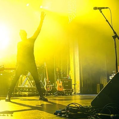 PETER HOOK & THE LIGHT Perform 'Get Ready' + NEW ORDER & JOY DIVISION
