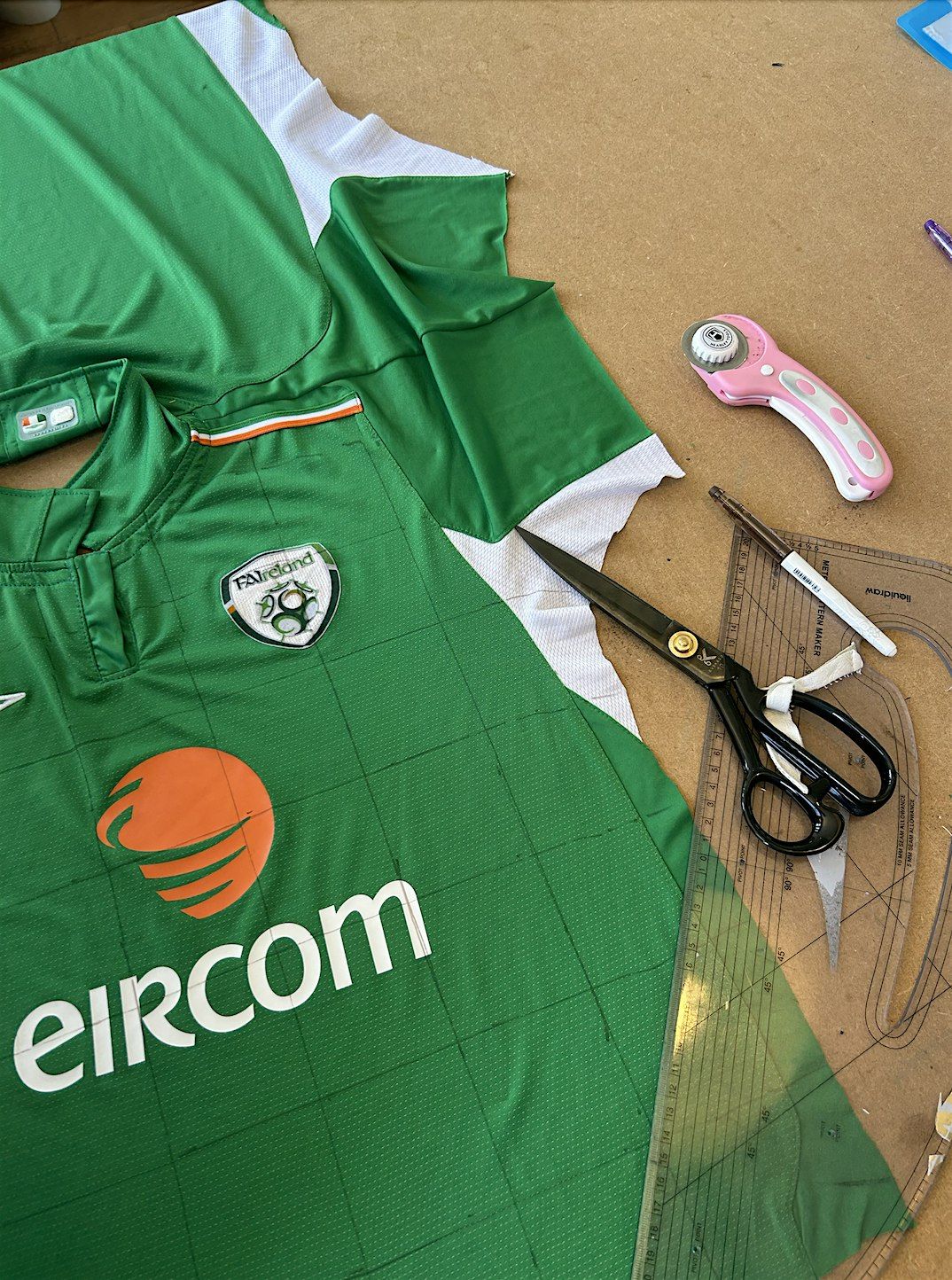 DIY Wardrobe Workshop: Crop Your Tee & Learn Simple Alterations ✂️, 24 September | Event in London