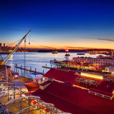 Pinnacle Hotel at the Pier logo