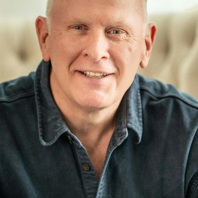 Howard William Longstaff (RED FISH COACHING) logo