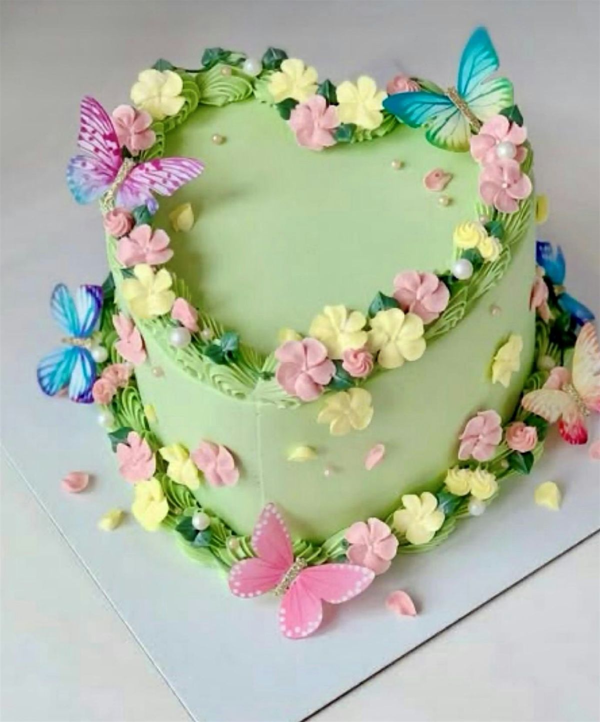 Sharp and Smooth Buttercream Butterfly Garden Cake, 13 July | Event in Fairfax | AllEvents