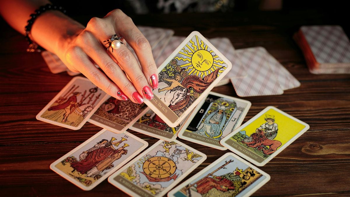Women's Circle: Full Moon Tarot & Tea, 5 November | Event in Boulder | AllEvents