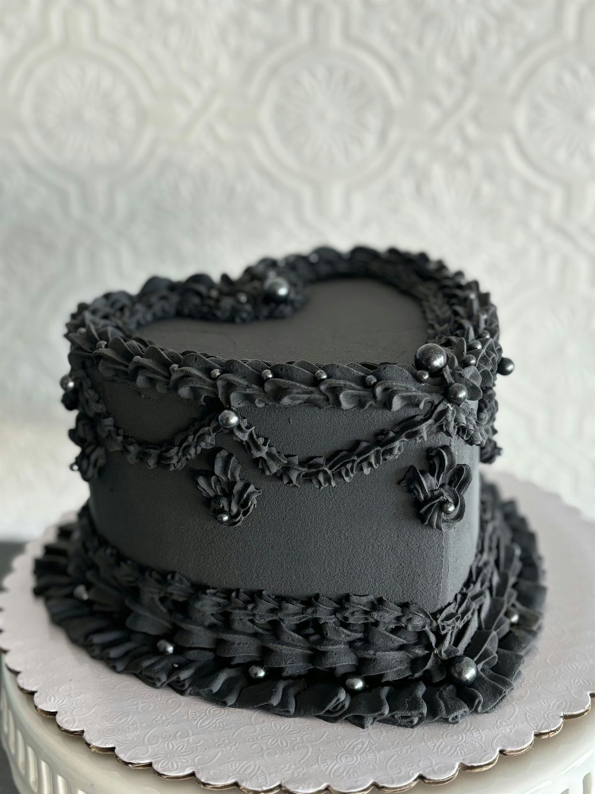 Black Buttercream Vintage Heart Cake Class, 19 October | Event in Fairfax | AllEvents