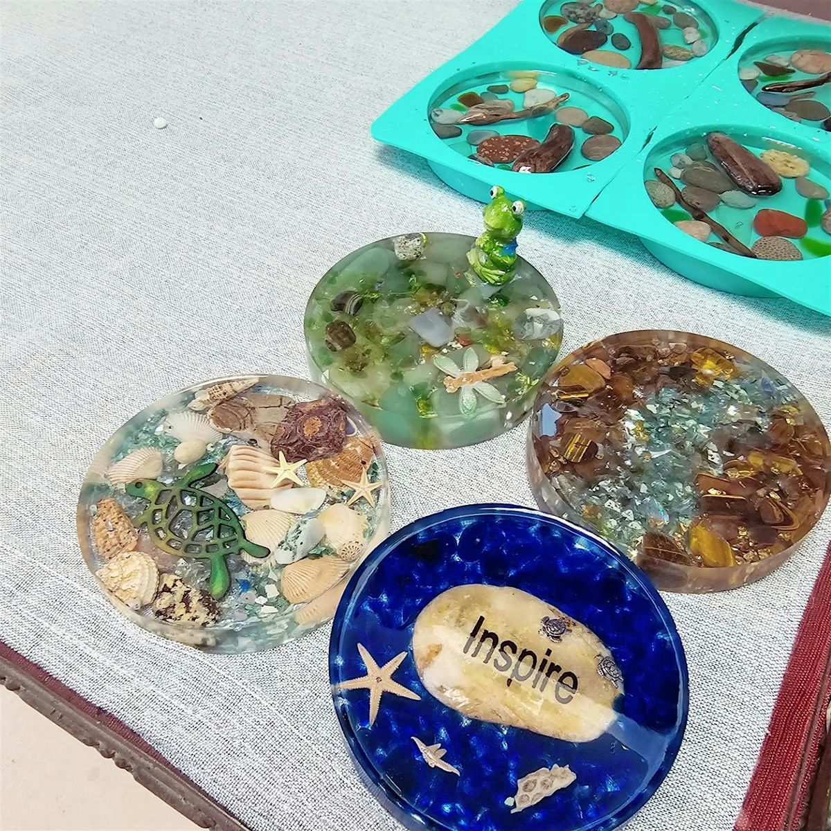 Resin coasters made with crystals and natural elements, 4 October | Event in Phillipsburg | AllEvents