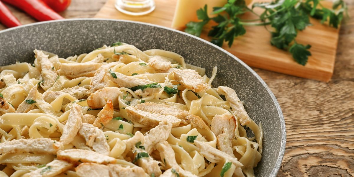 Make Alfredo Pasta With Chef Maricarmen at a Local Brewery - Cooking Class by Classpop!™, 13 July | AllEvents