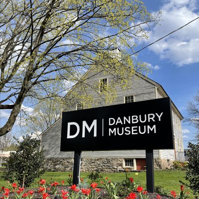 Danbury Museum logo
