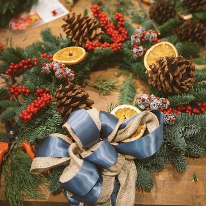 Flower Workshop - Classic Holiday Wreath, 2 December | Event in Alexandria | AllEvents