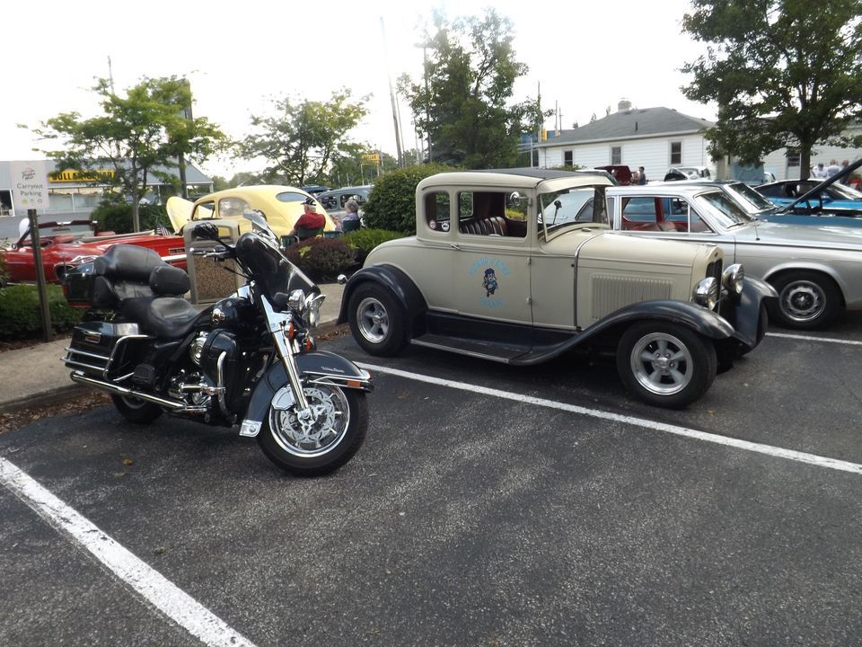 Ashland Pizza Hut Cruise N Dine, Pizza Hut (1274 Claremont Ave, Ashland