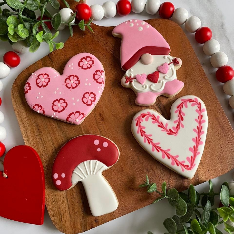 VALENTINE THEMED! DIY Mini Sign & Cookie Decorating with The