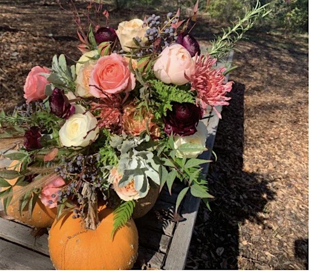 Fall Harvest Flower Design w/ Cassandra: Saturday October 25th, 11am-1pm, 25 October | Event in Healdsburg