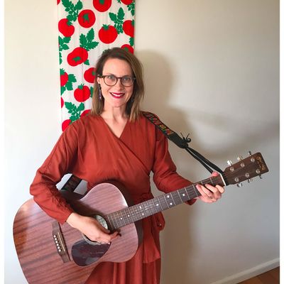 Dr Elizabeth McLean logo