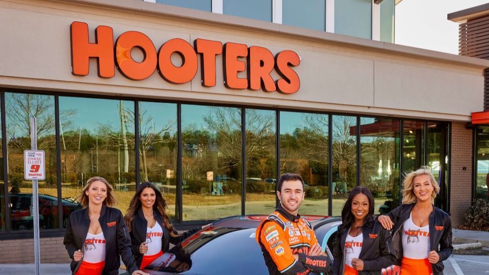 Meet & Greet with Chase Elliott!, Hooters Weston, FL, 21 October 2023