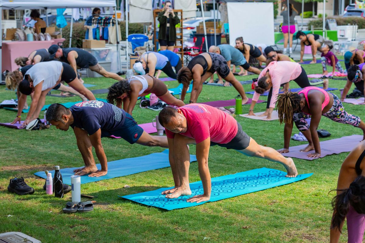 Yoga with Stefanie powered by Yena at Klyde Warren Park, 22 November | Event in Dallas | AllEvents