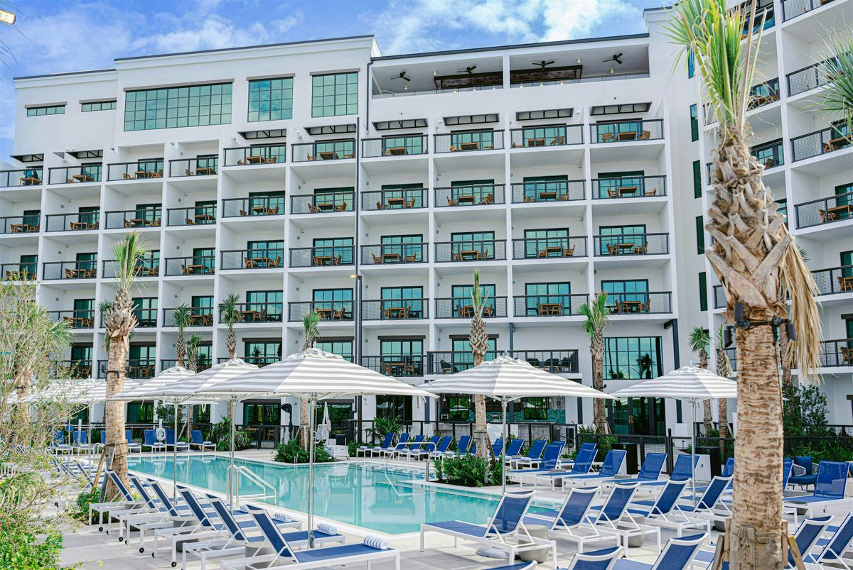 Yoga by the Pool - International Yoga Day Celebration, 21 June | Event in Naples | AllEvents