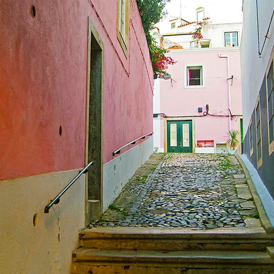 Percurso Pedestre pelos Pátios de Lisboa, Aldeias entre Muros, 15 June | Event in Lisbon | AllEvents