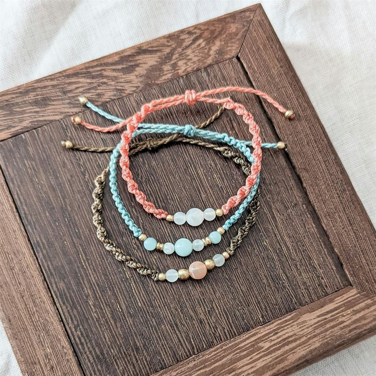 Makramee-Schmuck-Workshop: Edelsteinarmband (Weberknoten), 27 November | Event in Stuttgart | AllEvents