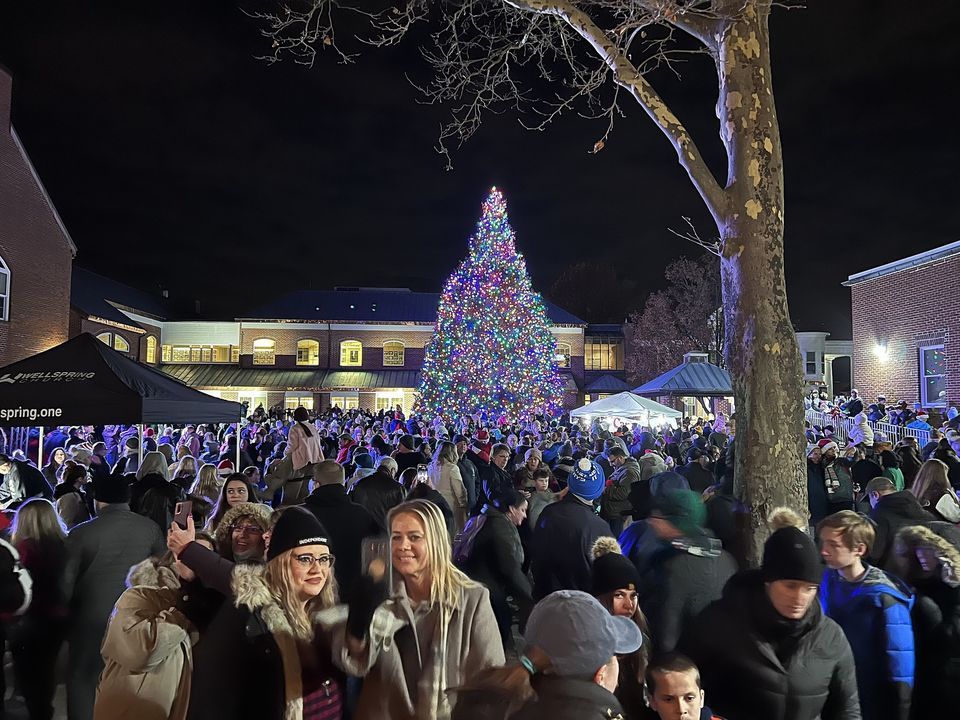 Toms River Tree Lighting & Santa Arrival, Toms River Town Hall, 1