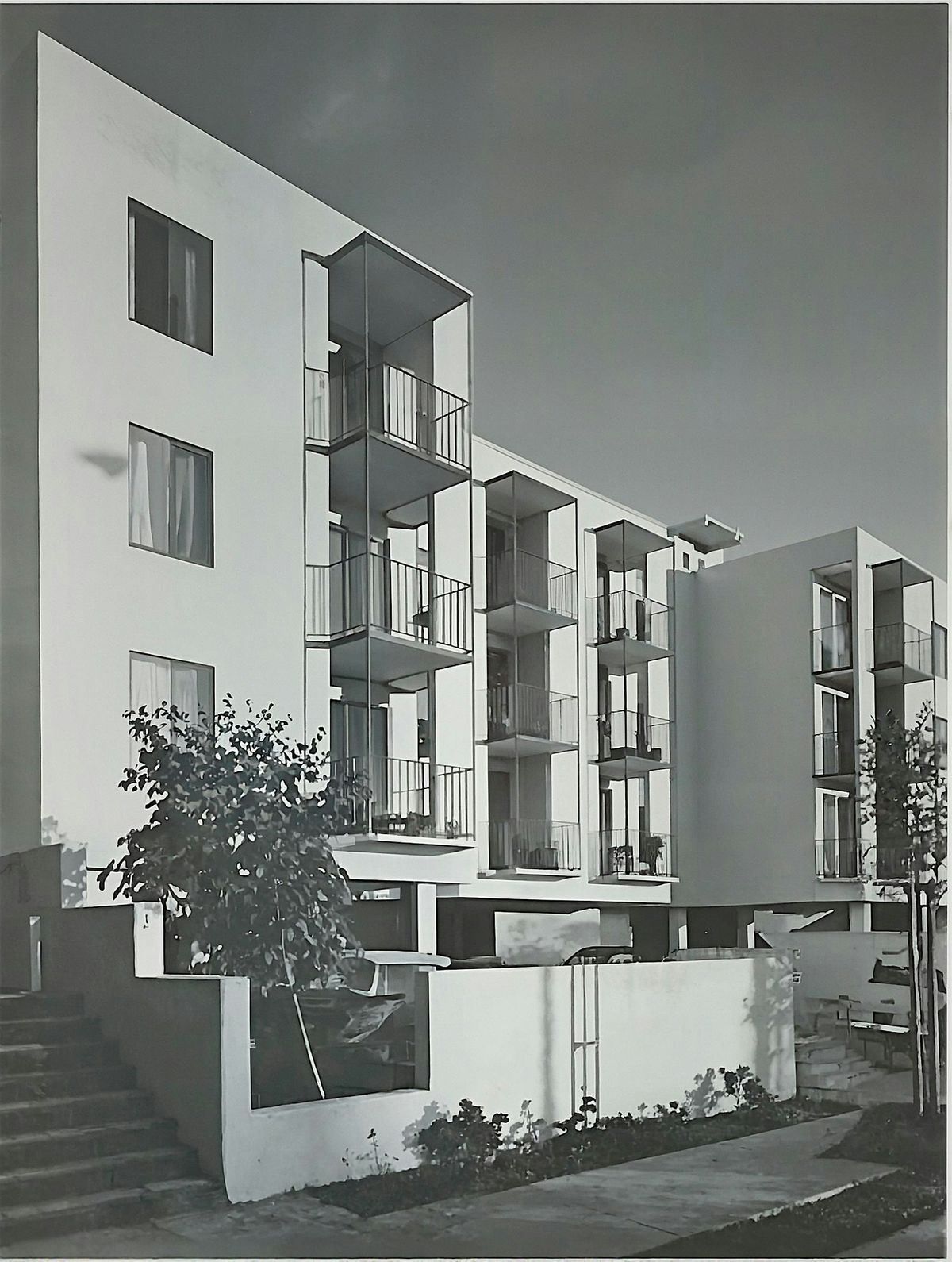 Roger Lee: Modernism for the Masses Multi-Unit Housing Walking Tour., 8 November | AllEvents