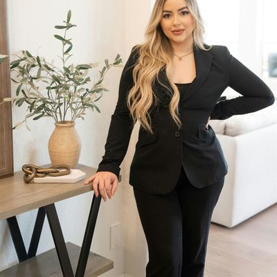 Valerie Escobedo logo