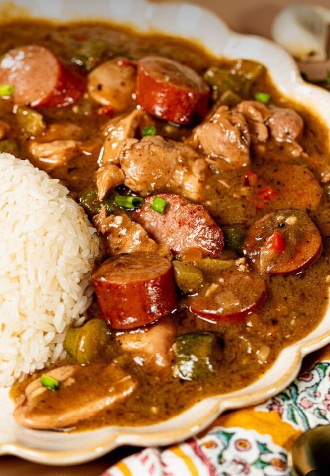 Gumbo and Santa, Pier Landing Apartments, Shreveport, 19 December 2023